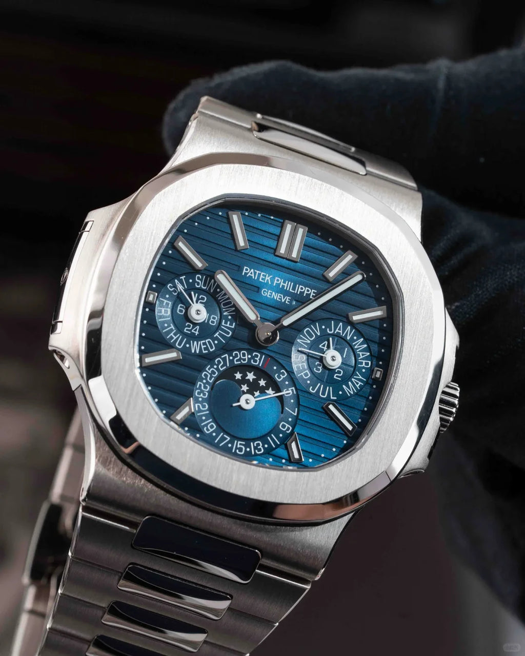 Nautilus 5740/1G Perpetual Calendar