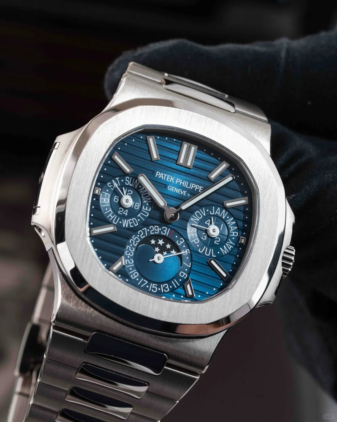 Nautilus 5740/1G Perpetual Calendar