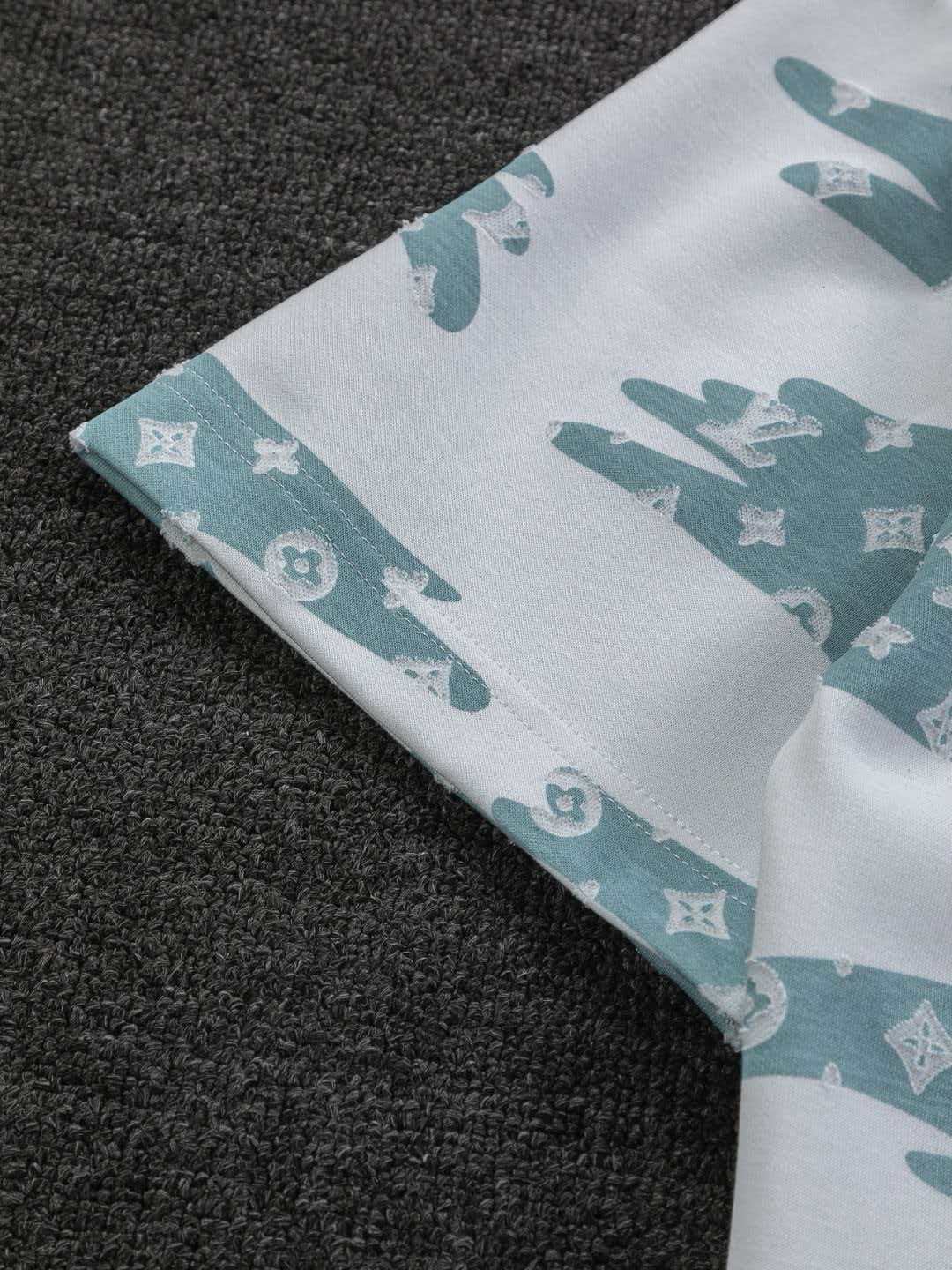 Full body cutting 🔥 Burning Flowers Clouds ☁️ letter logo 🪡 Embroidered round neck short sleeved T-shirt