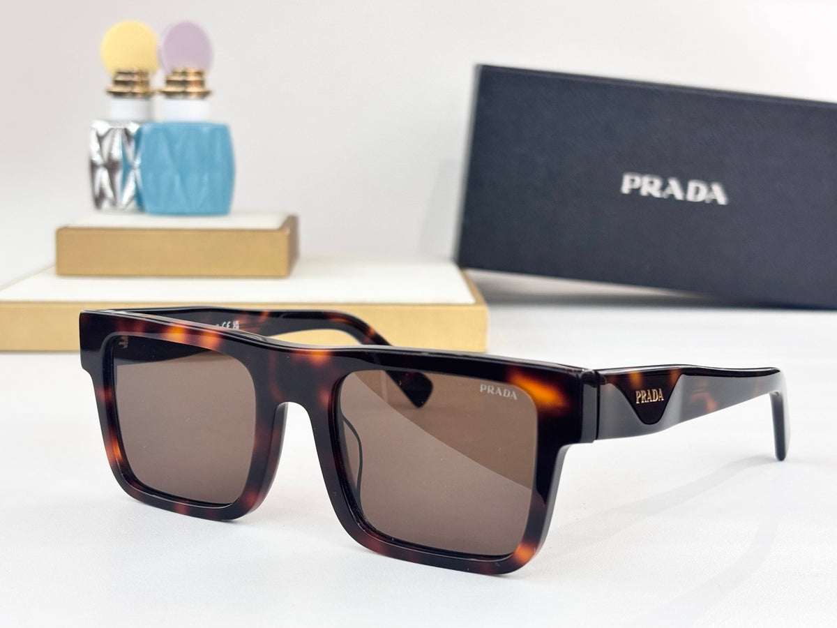 Wide edge fashionable sunglasses