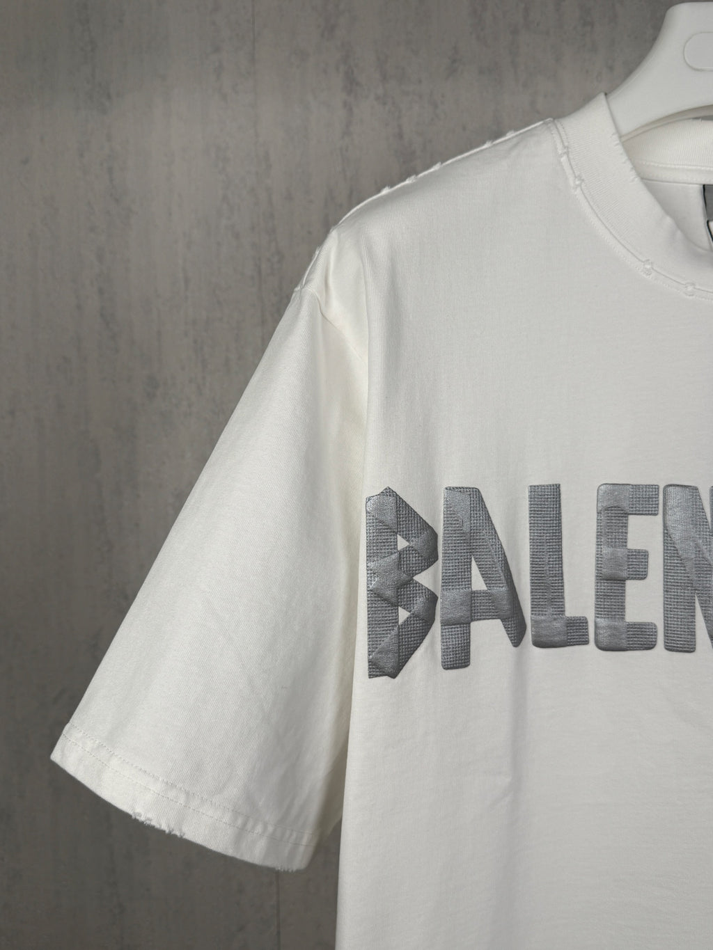 Adhesive tape letter pattern couple's short sleeved T-shirt