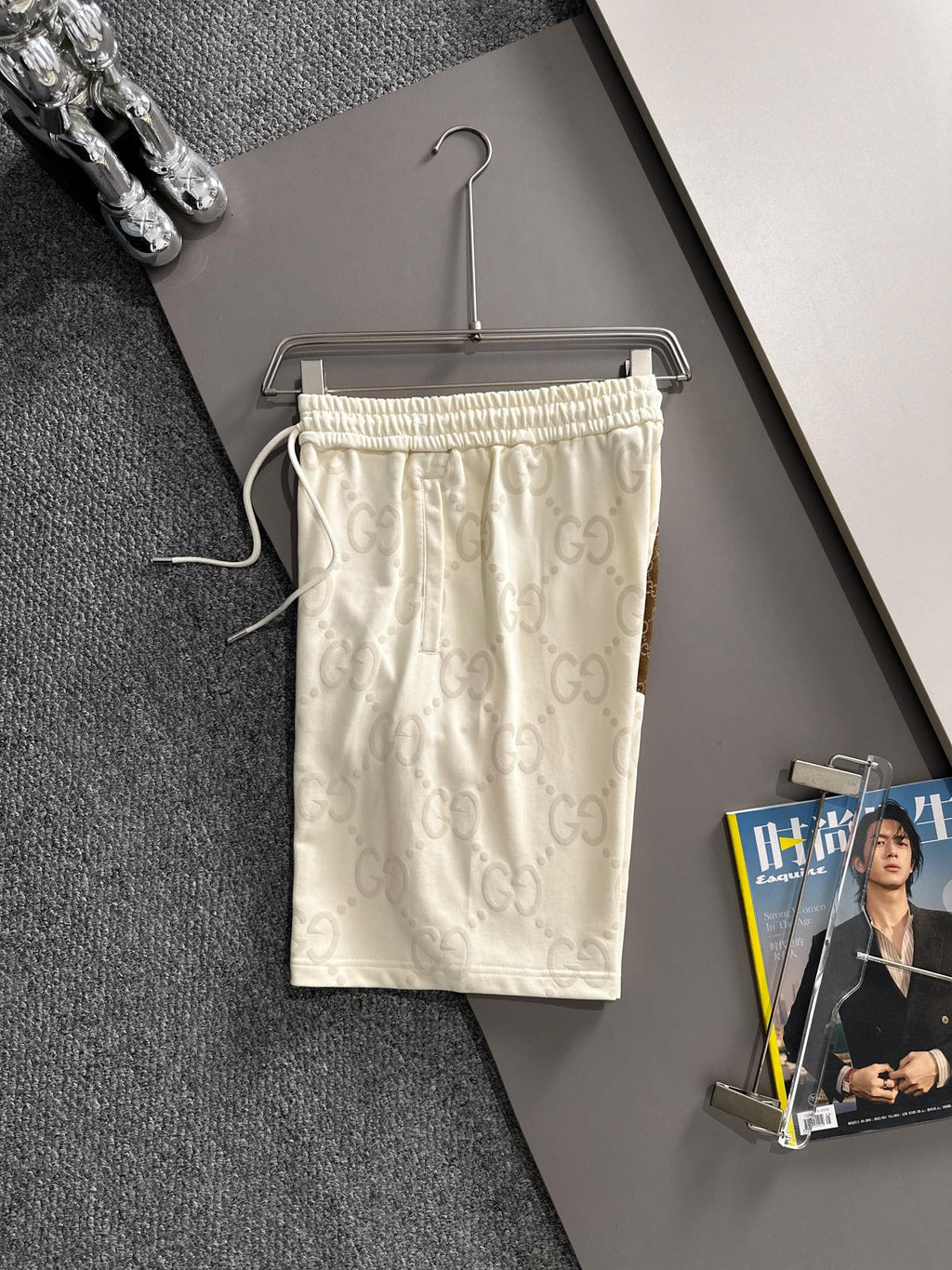 Plucked two letter logo casual shorts