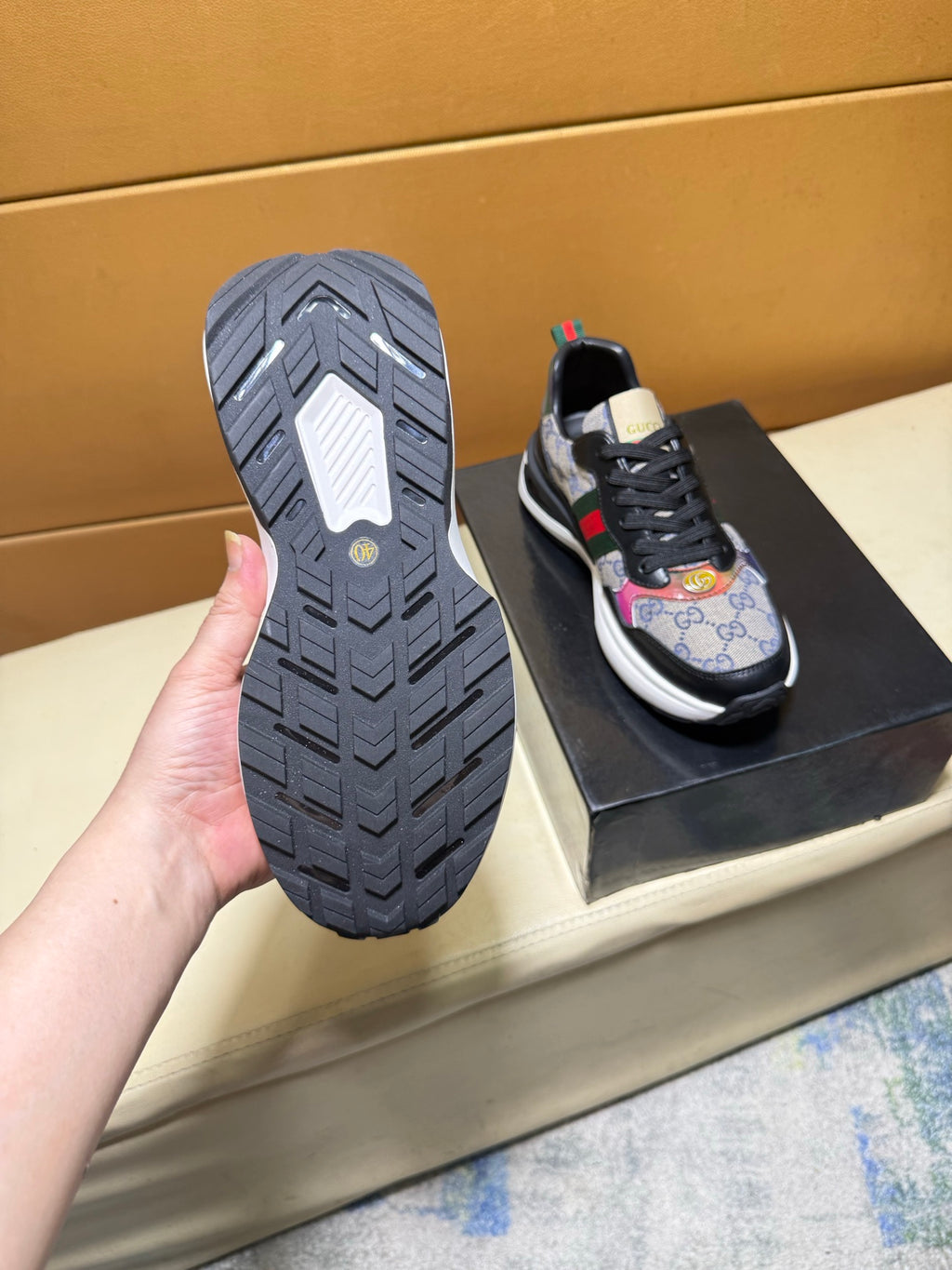 Unique modern style sports shoes