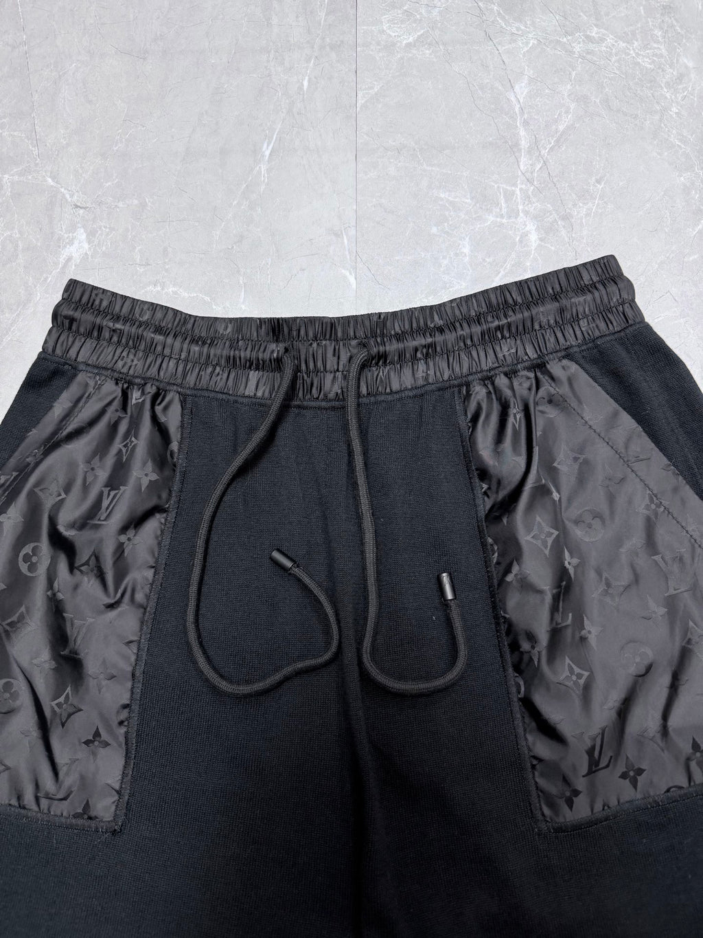 The new shorts are made of elegant cotton knit fabric