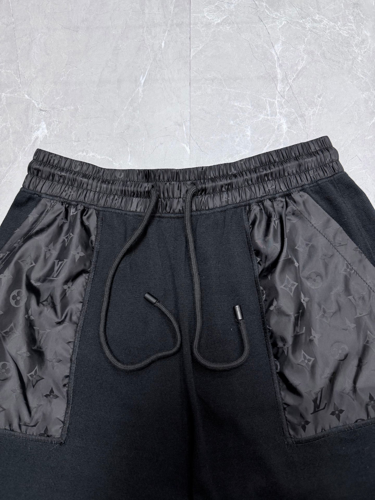 The new shorts are made of elegant cotton knit fabric