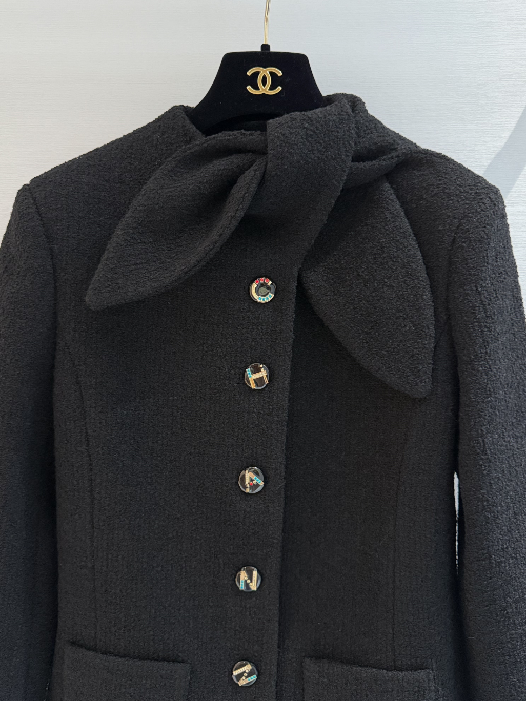 Chic Black Cropped Tweed Blazer with Front Patch Pockets & Bow Detail