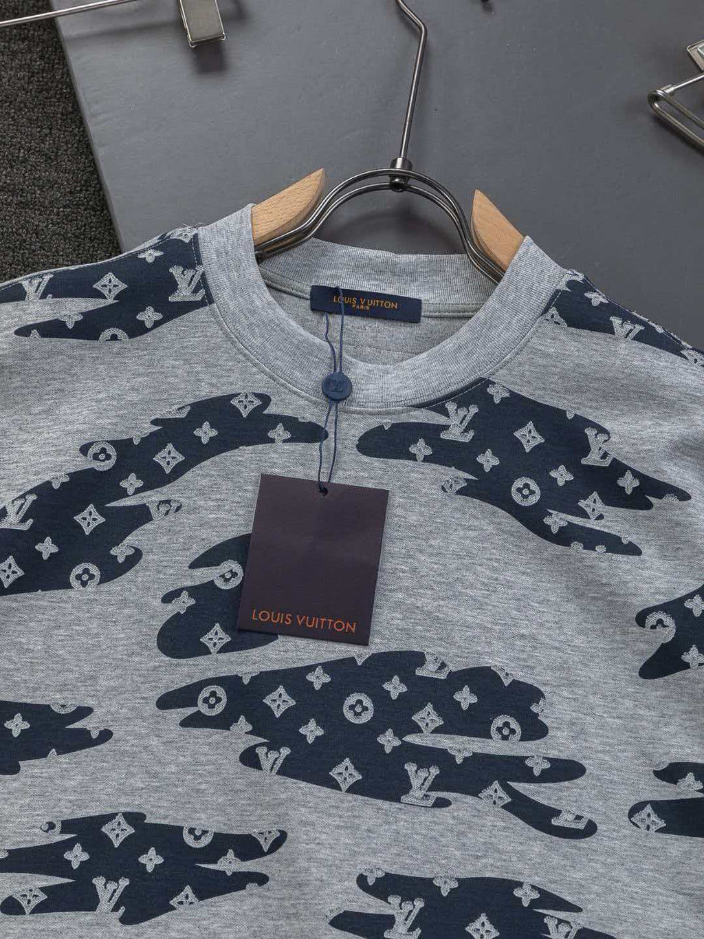 Full body cutting 🔥 Burning Flowers Clouds ☁️ letter logo 🪡 Embroidered round neck short sleeved T-shirt