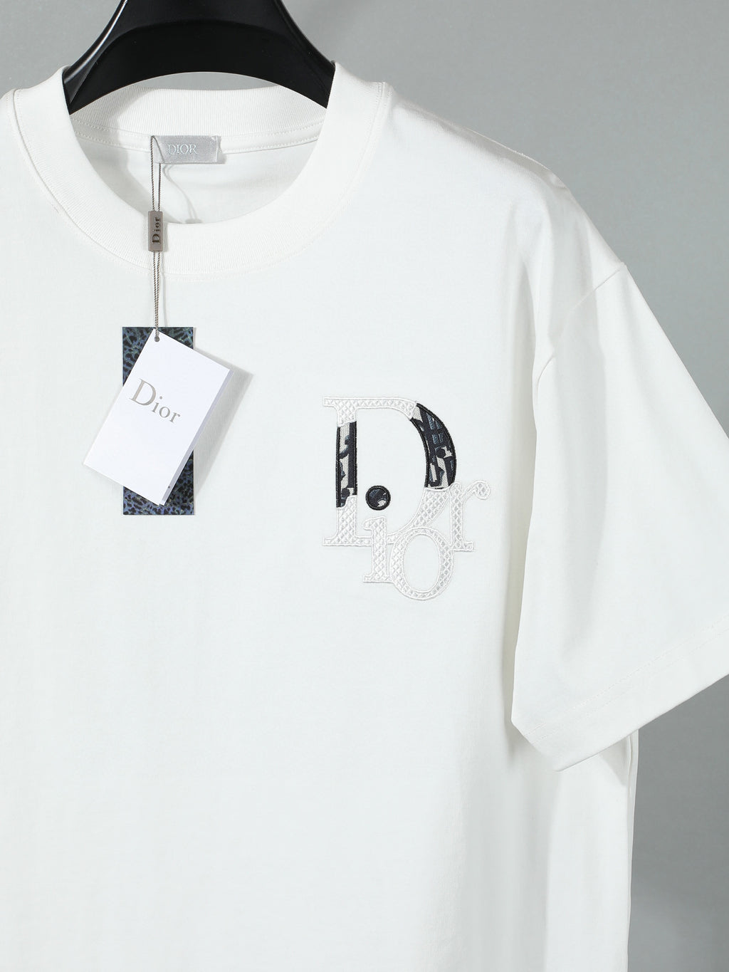 Chest letters 🪡 Embroidery+Simplified Letter Large Logo T-shirt at the Back