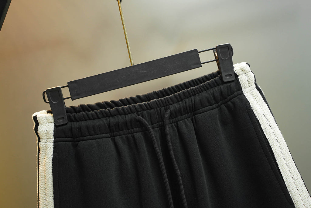 Knitted fabric embroidered shorts