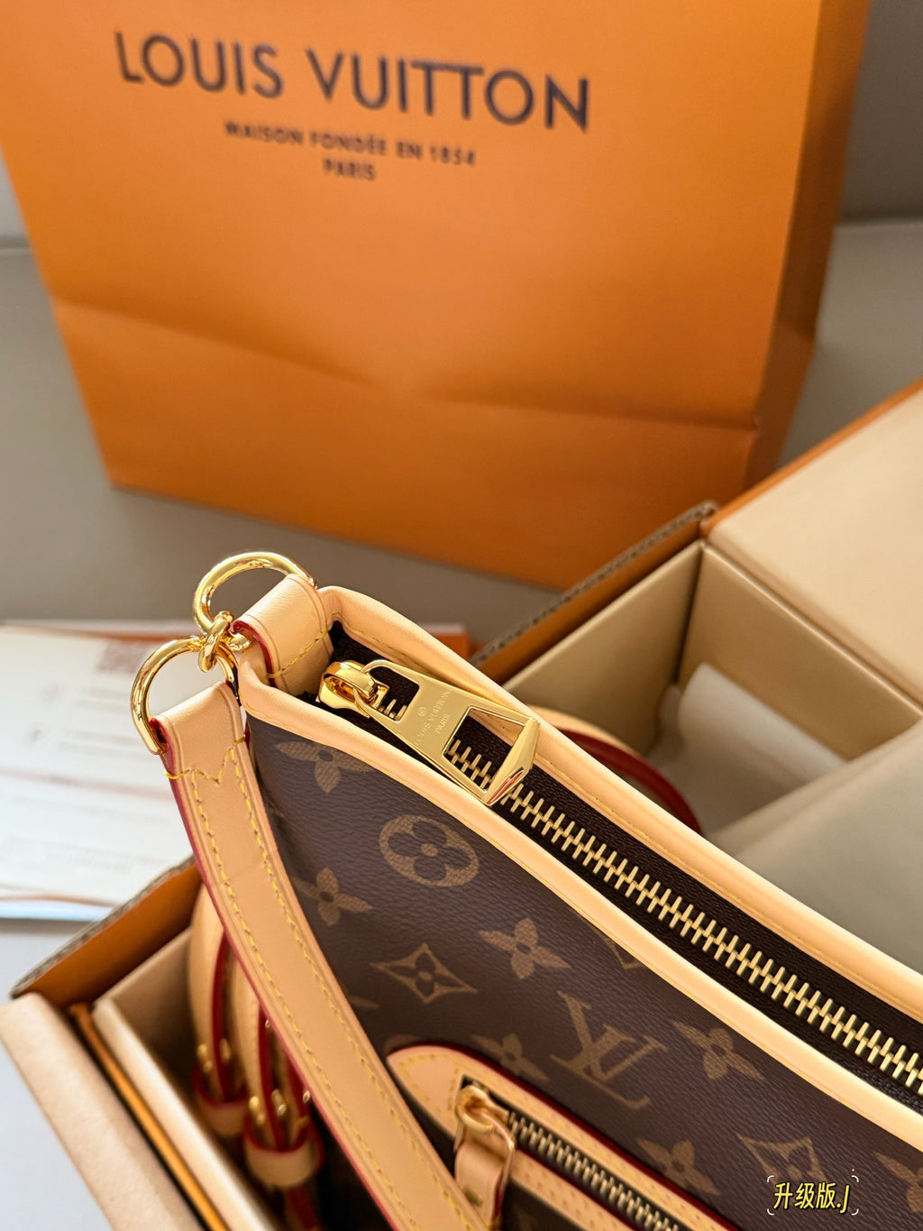 Smiling Zipper LINEUP Crescent Tote Tote Bag