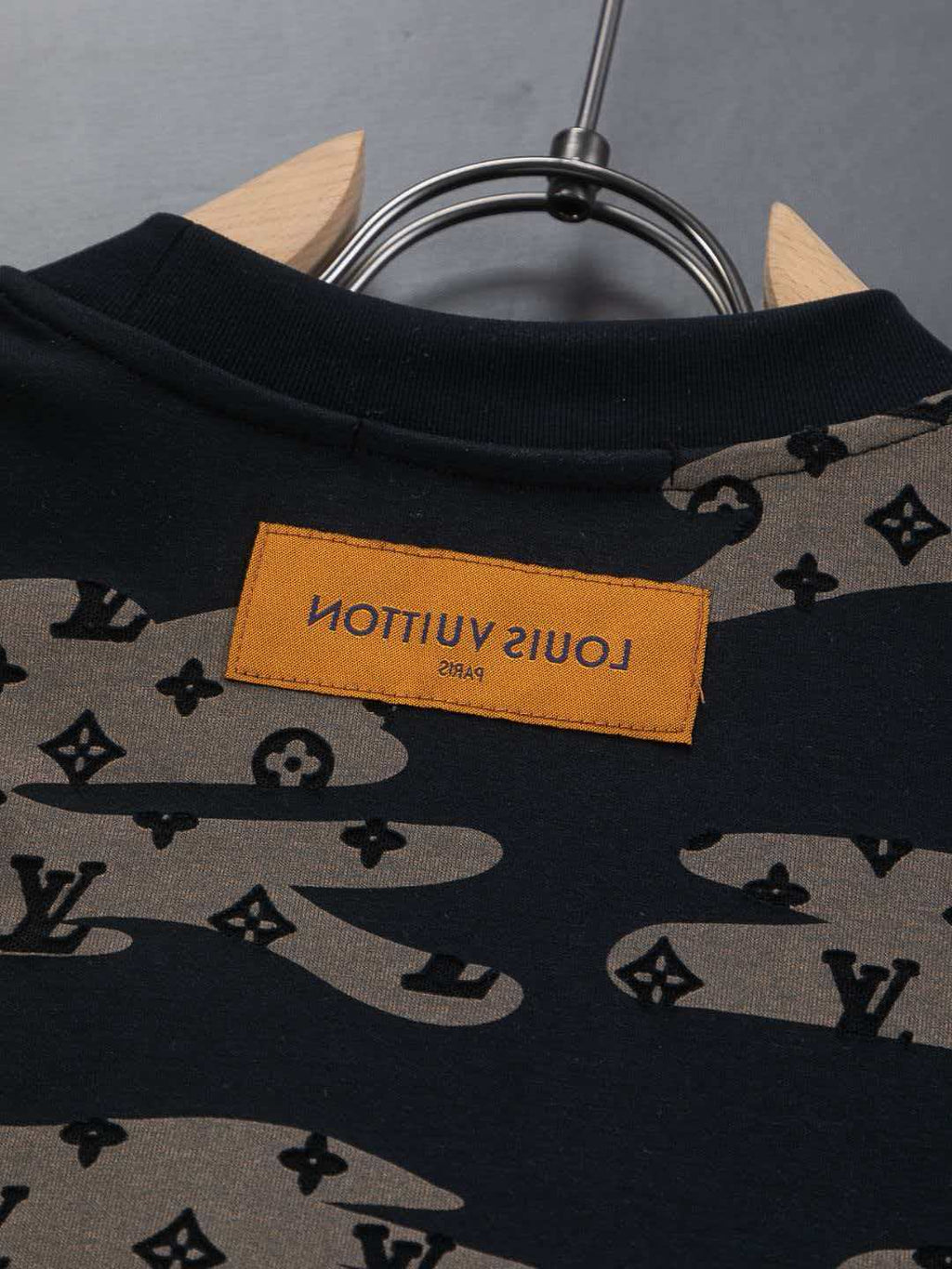 Full body cutting 🔥 Burning Flowers Clouds ☁️ letter logo 🪡 Embroidered round neck short sleeved T-shirt