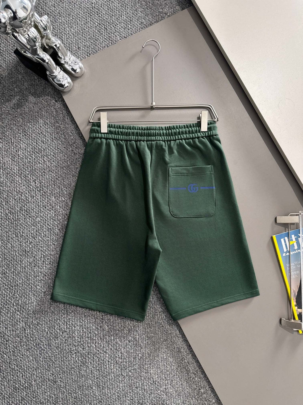 Front grain embroidered logo casual shorts