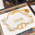 Pearl bracelet smooth surface