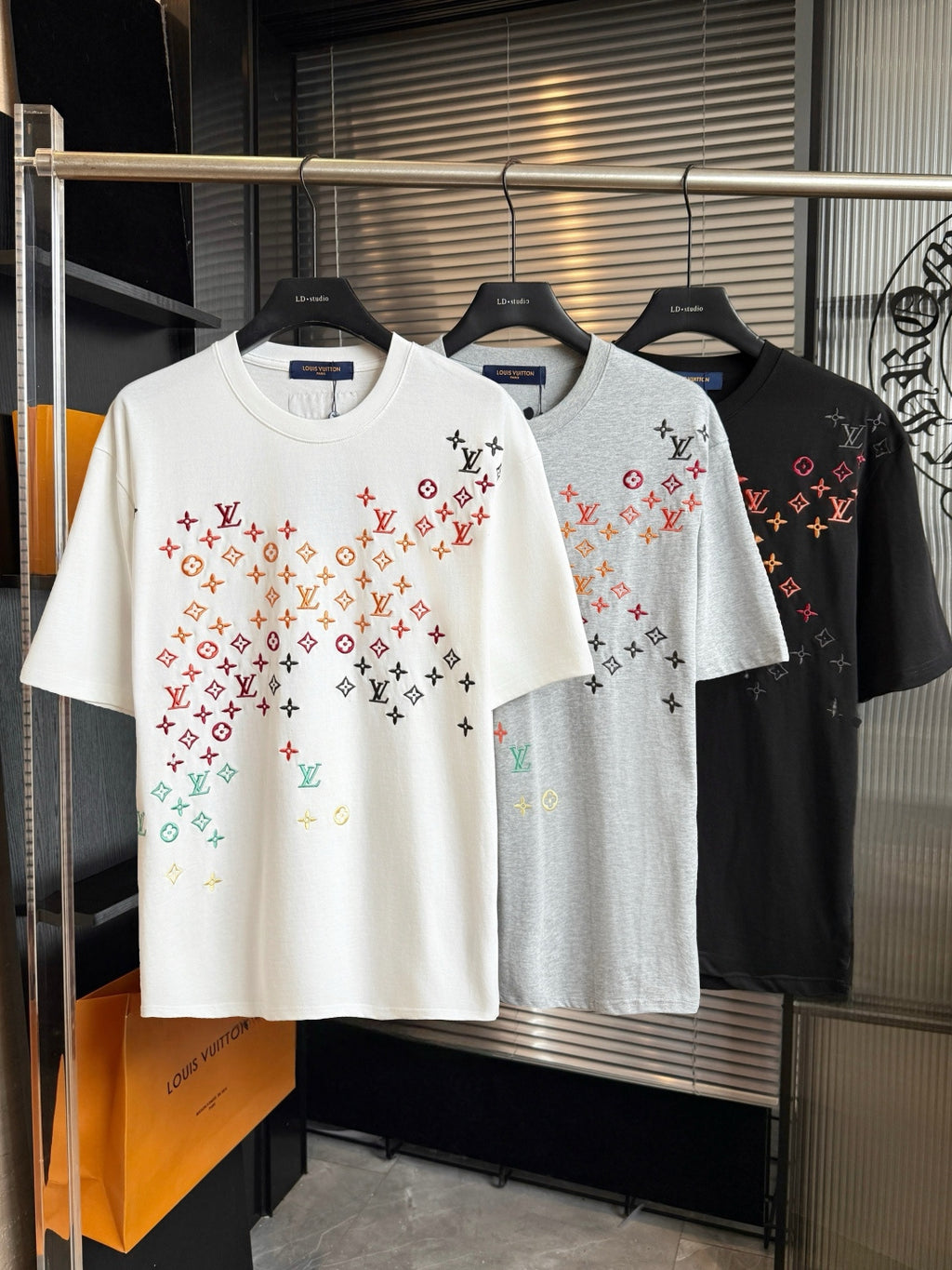 Full printed floral embroidery short sleeved tee