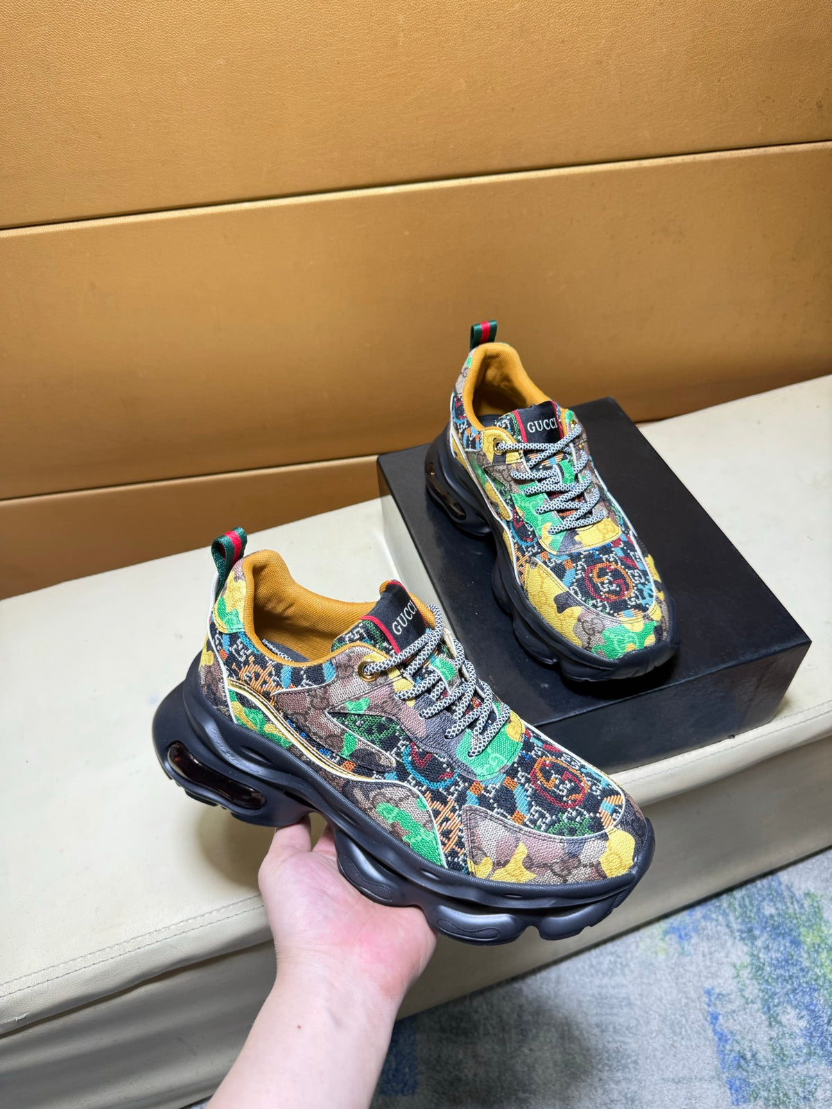 Unique modern style sports shoes