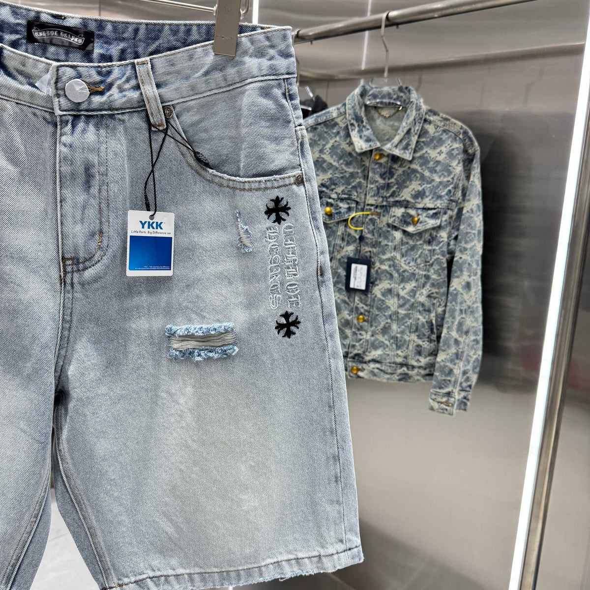 Spliced cross denim shorts