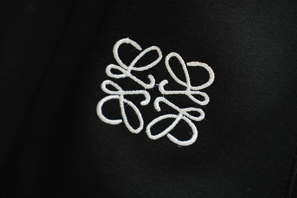 Knitted fabric embroidered shorts
