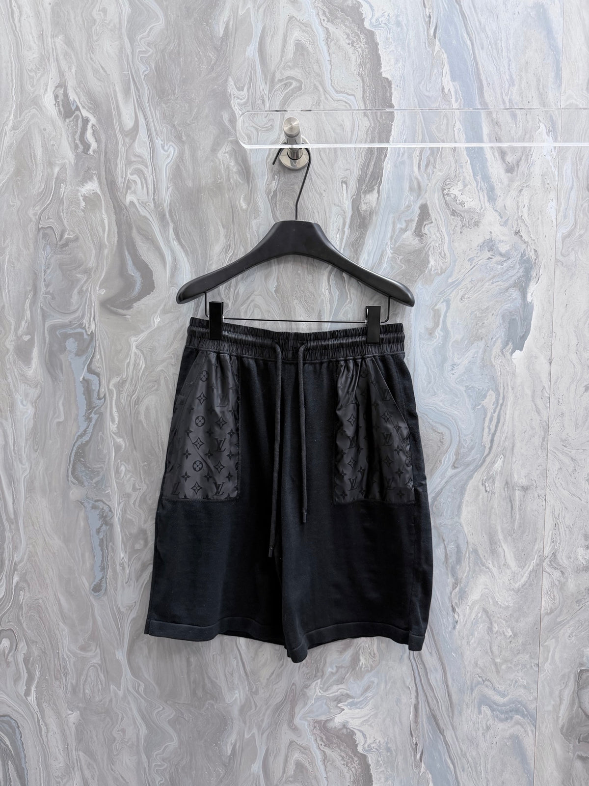 The new shorts are made of elegant cotton knit fabric