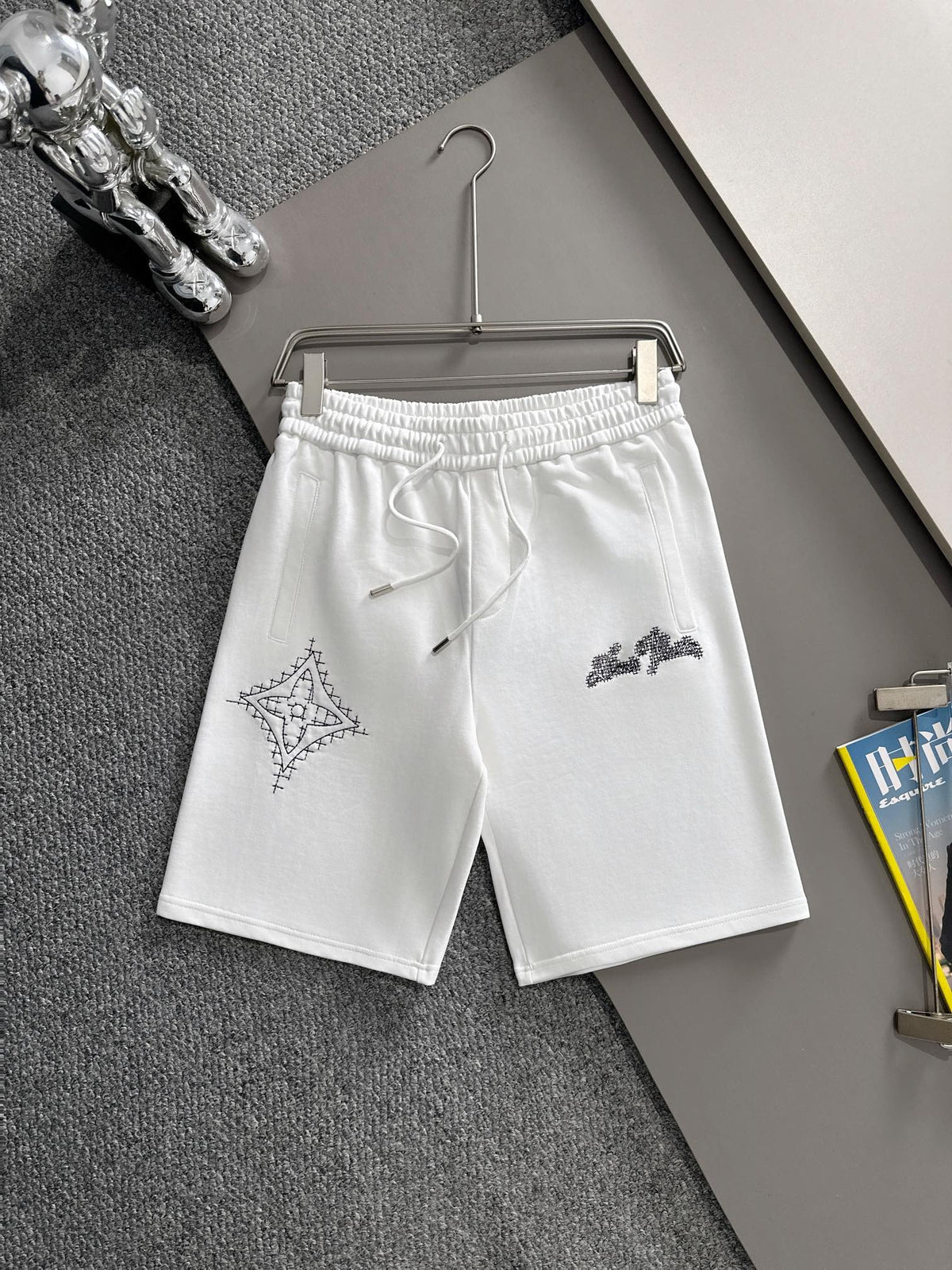 Essential casual shorts for daily commuting wear