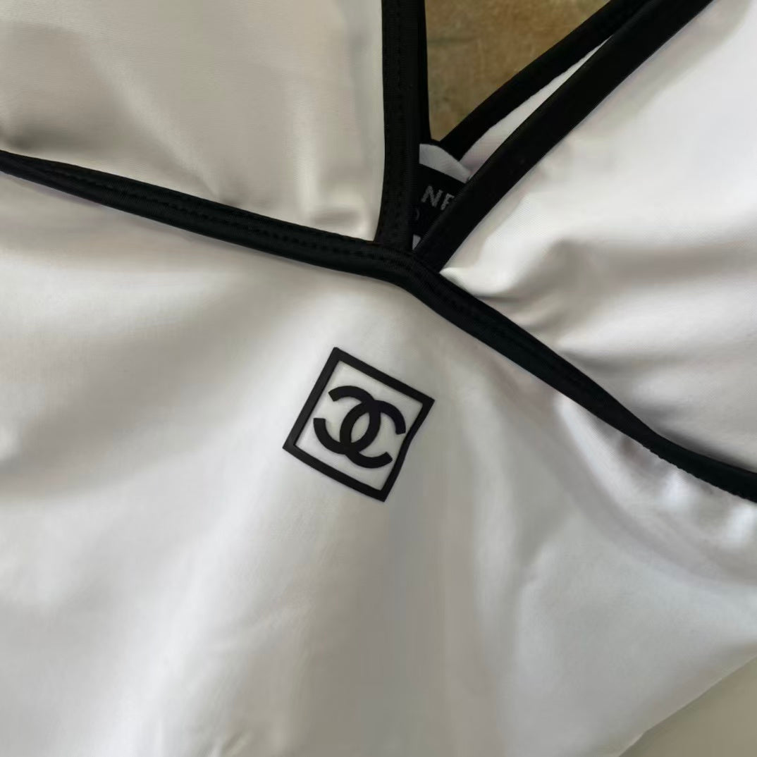 New backless one-piece swimsuit