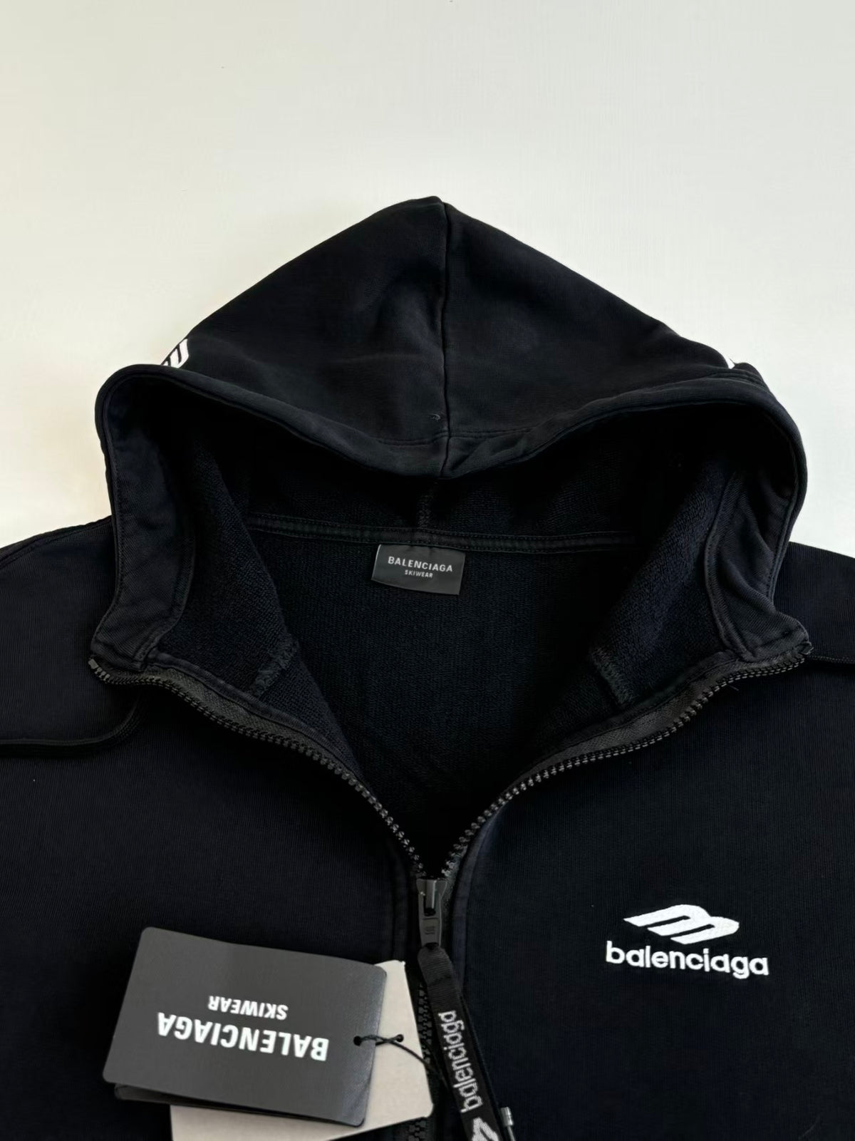 Hot selling embroidered half zipper hooded sweatshirt