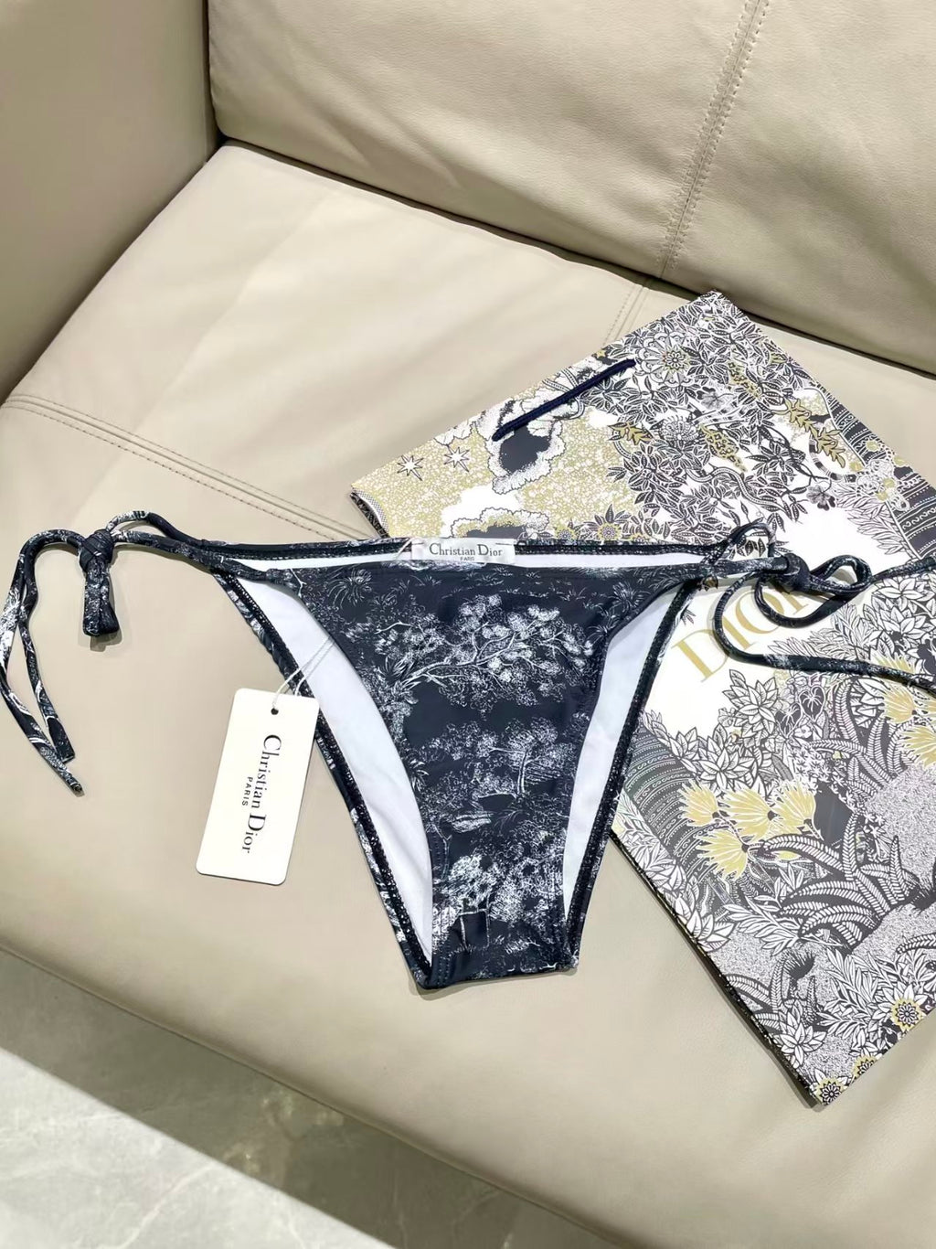 New three piece printed swimsuit