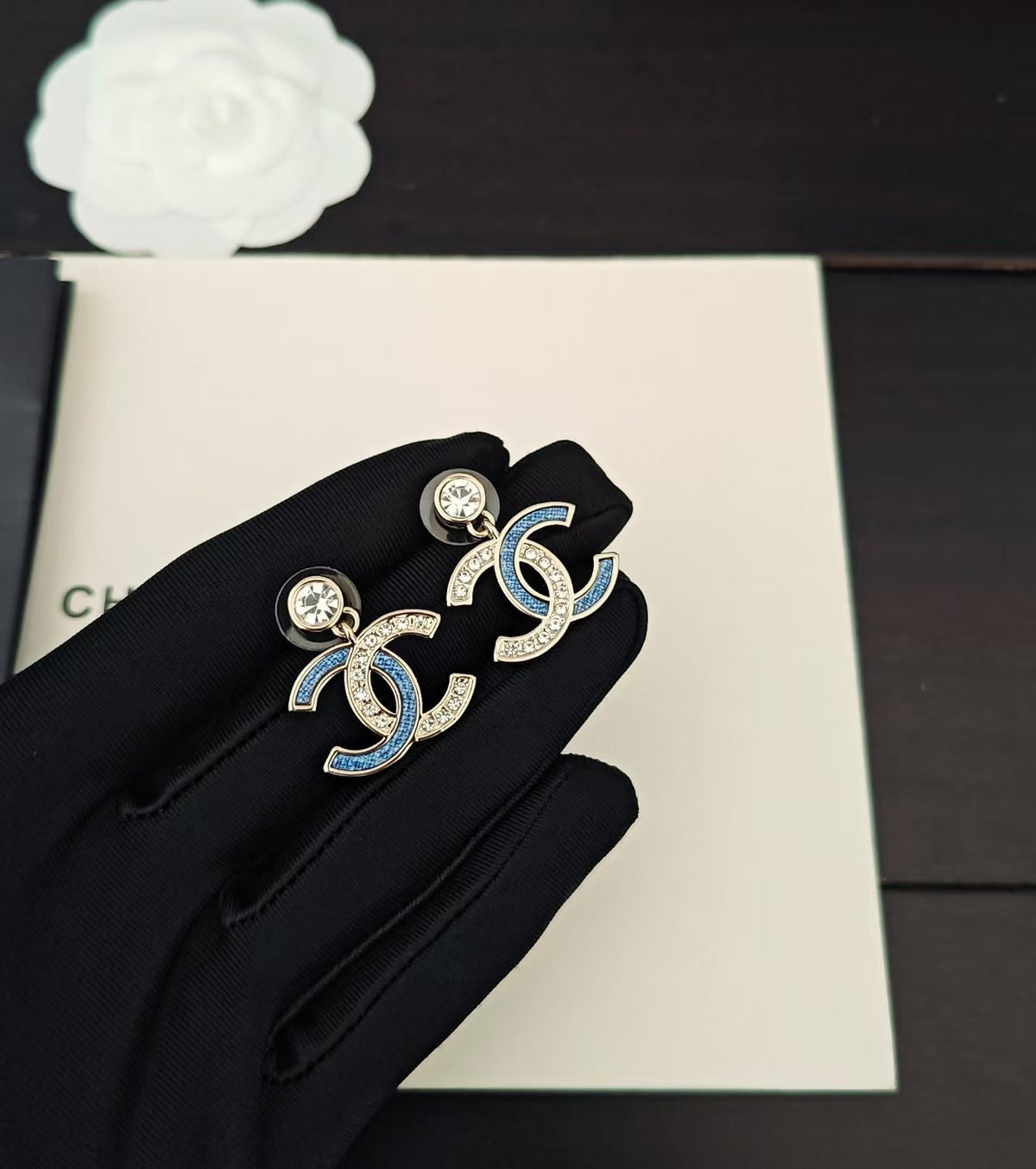 New round diamond earrings