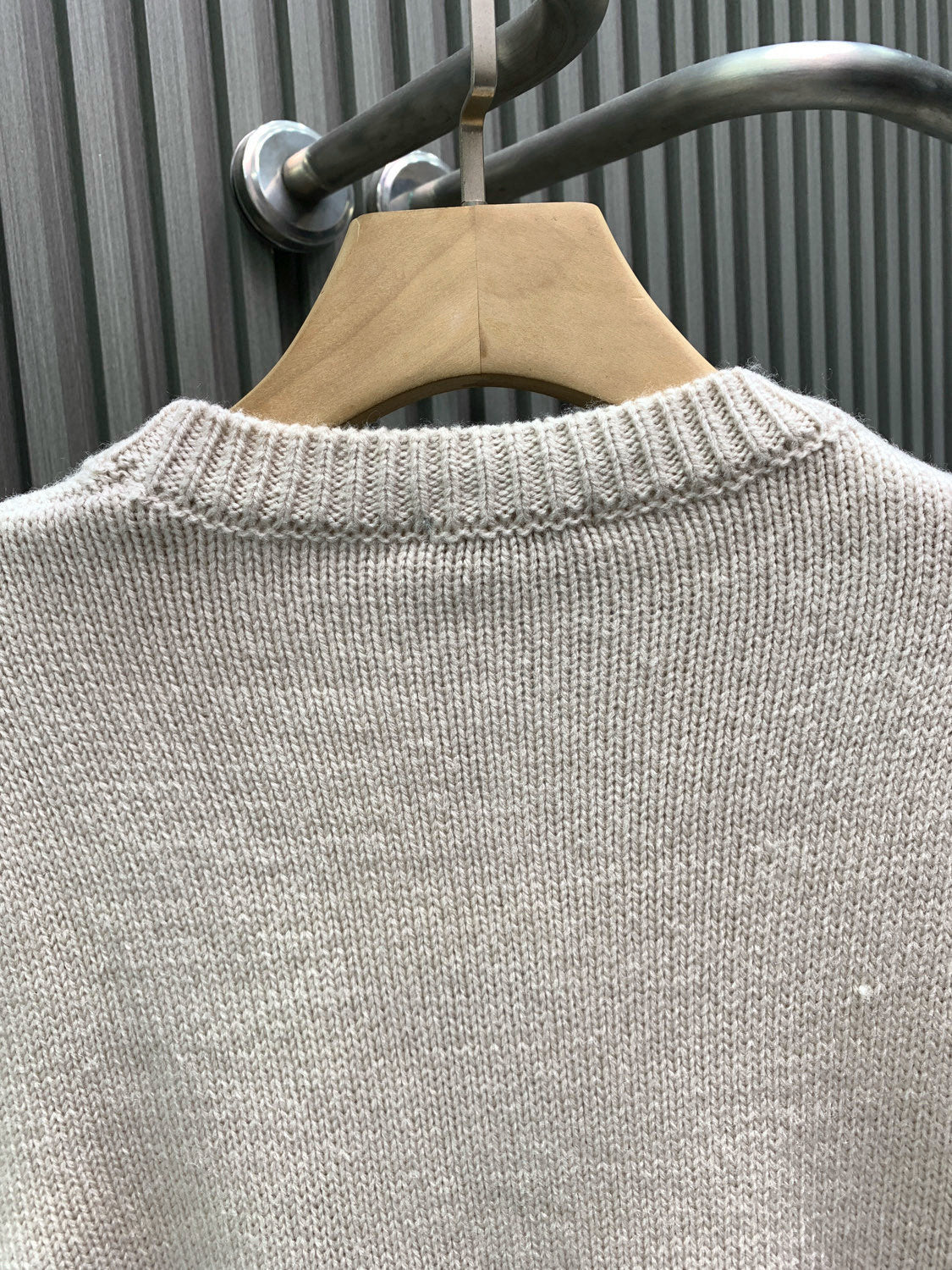 Sheep wool blended plain knitted sweater
