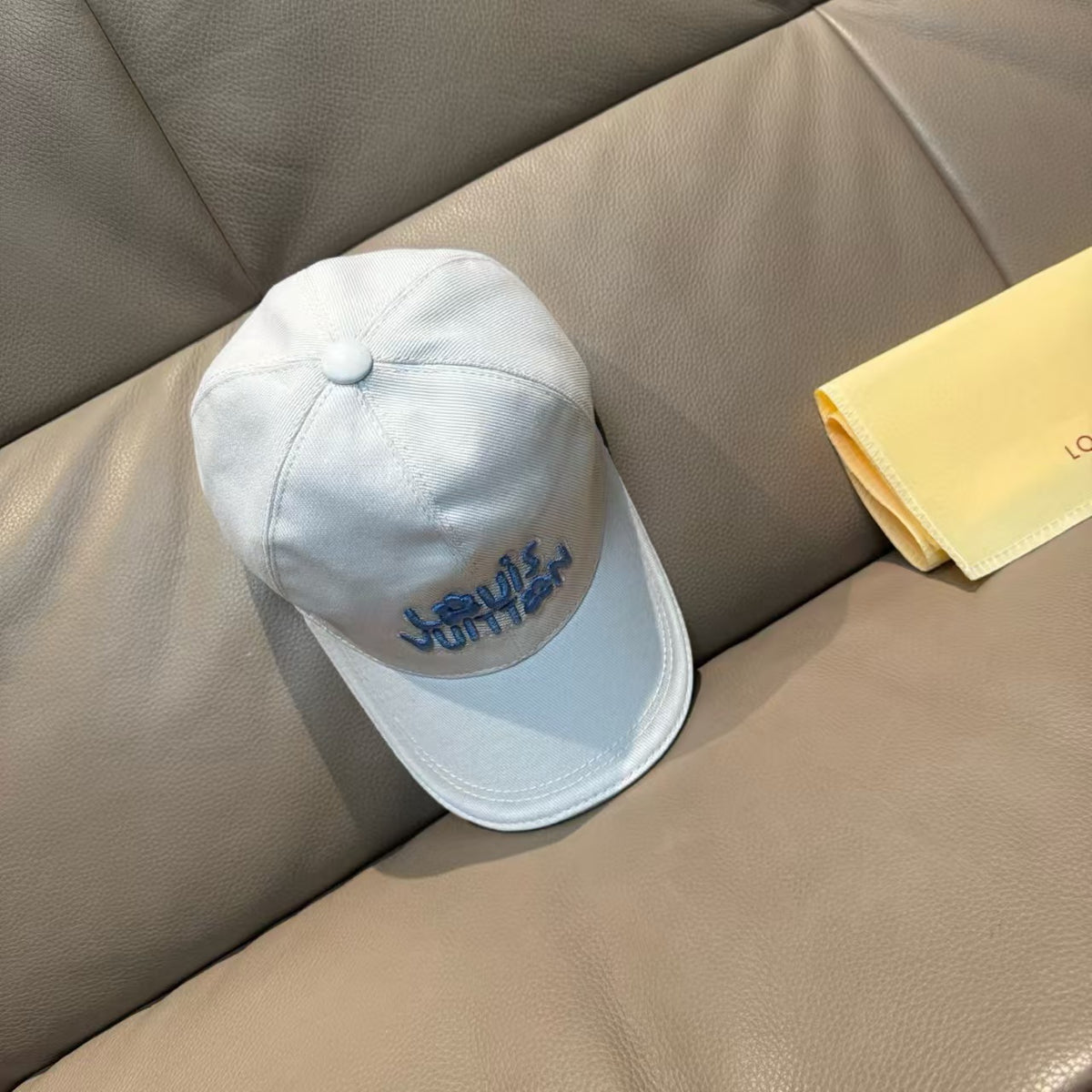 New embroidered canvas baseball cap