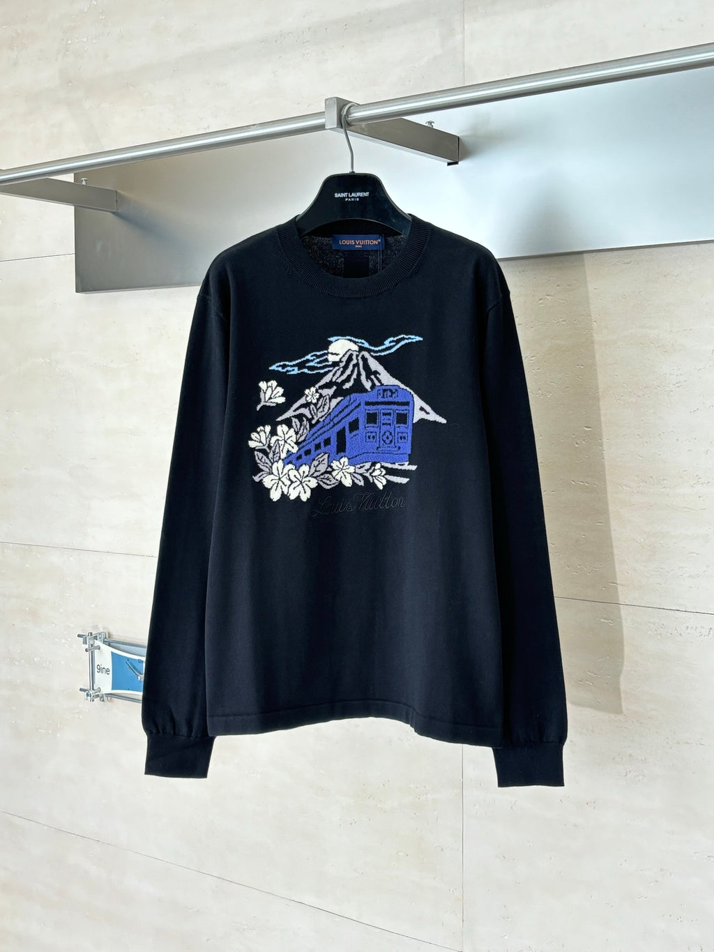 Jacquard knitted sweater with long sleeves