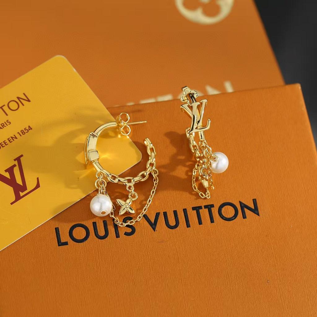 New letter pearl earrings