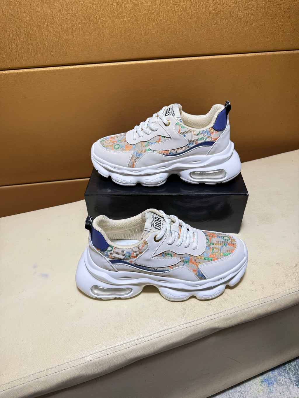 Unique modern style sports shoes