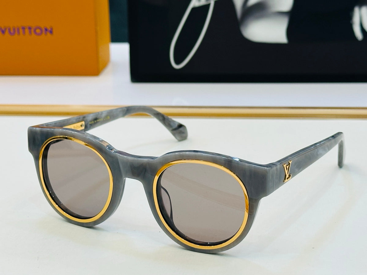 Fashionable round sunglasses
