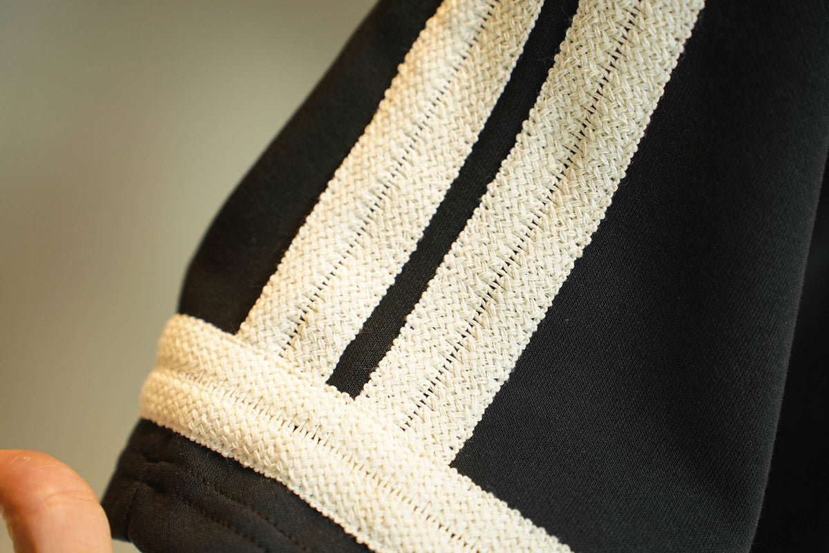 Knitted fabric embroidered shorts