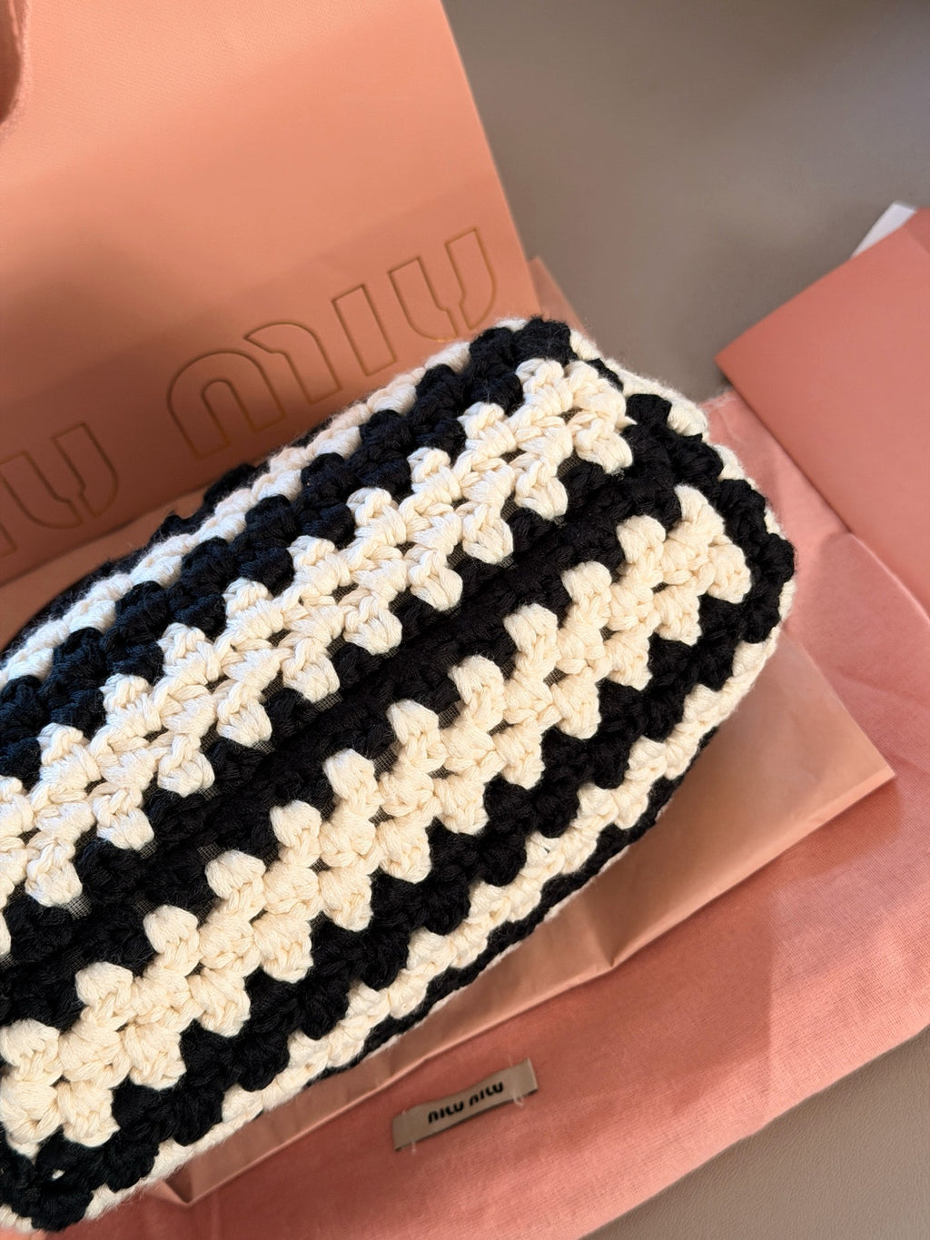 Black and white woven lunch box bag