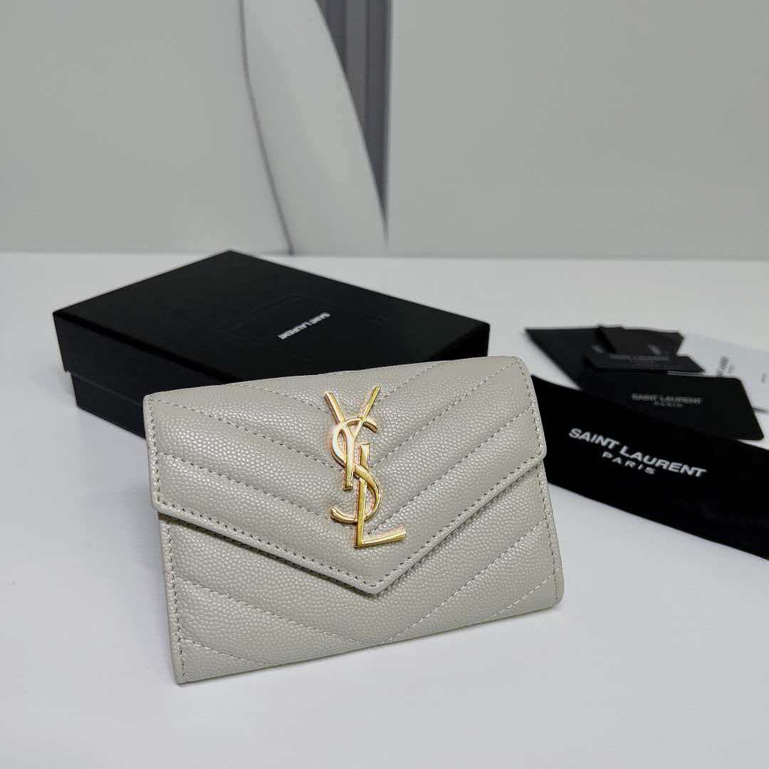Short grain embossed leather three fold short bag
