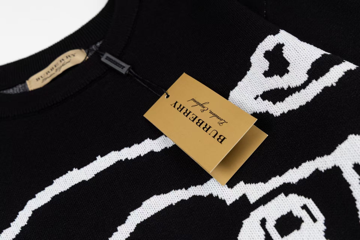 War horse knitted round neck sweater