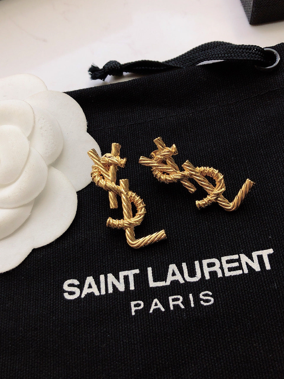 Classic luxury earrings
