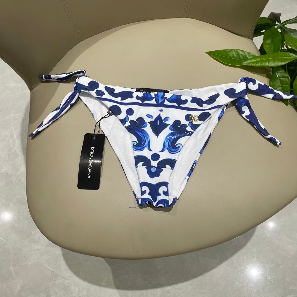 New quick drying elastic swimsuit