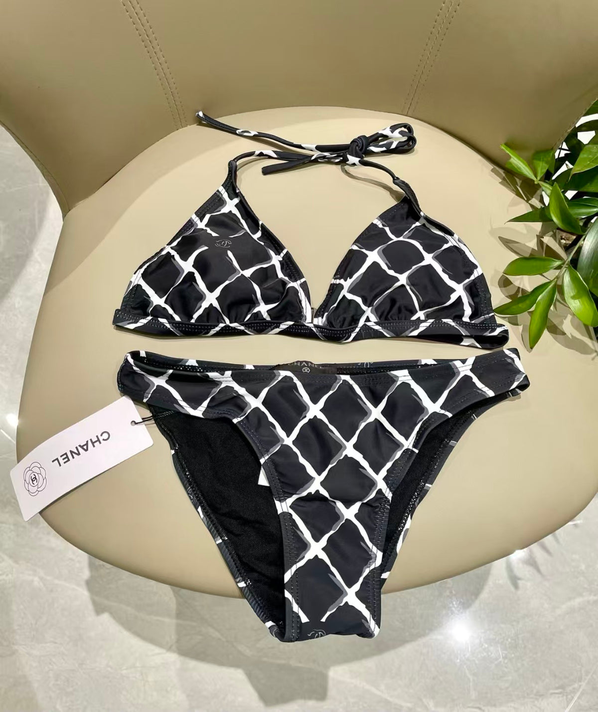 New quick drying elastic swimsuit