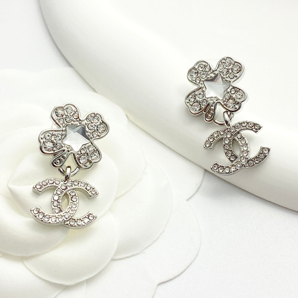 Four leaf clover pentagram ⭐ ear stud
