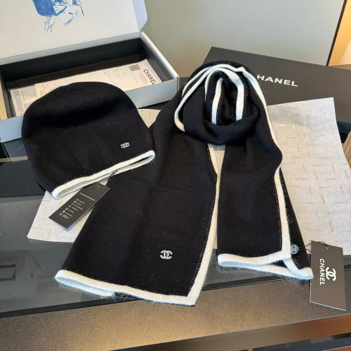 New set scarf