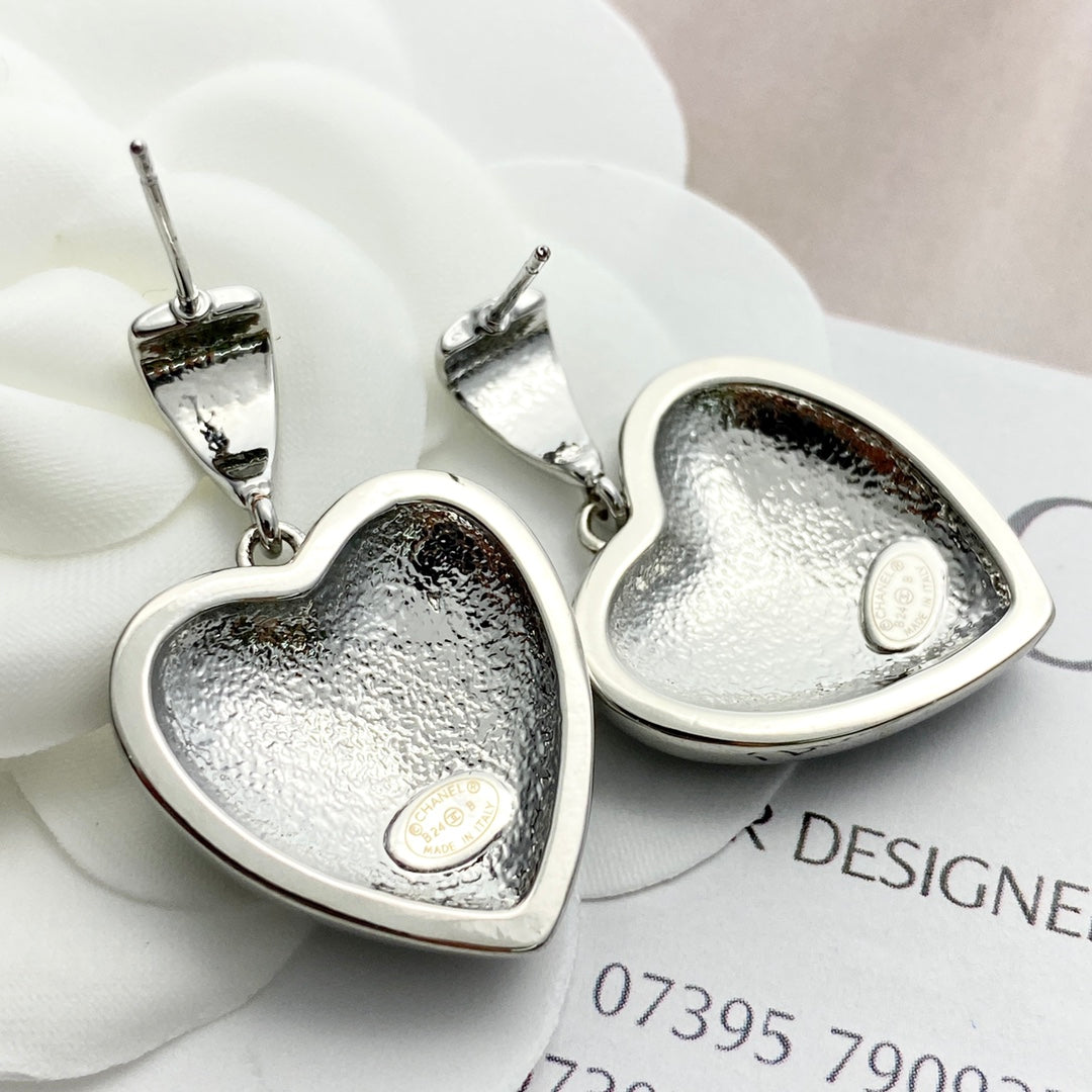 Black gold lace heart-shaped earrings