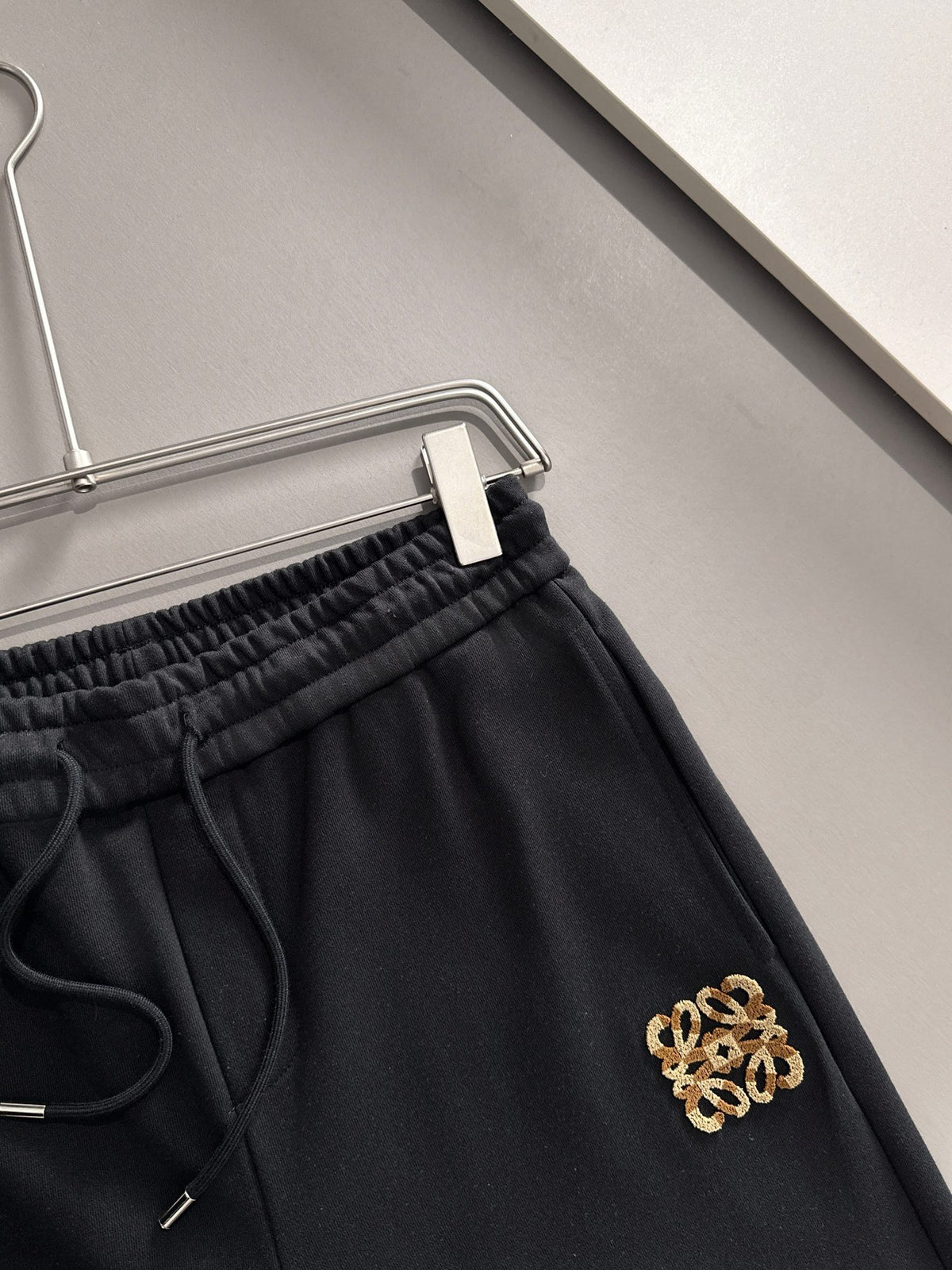 Toothbrush embroidered logo casual shorts