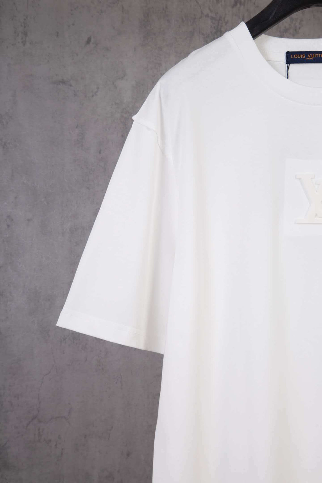 Embossed embossed short sleeved T-shirt