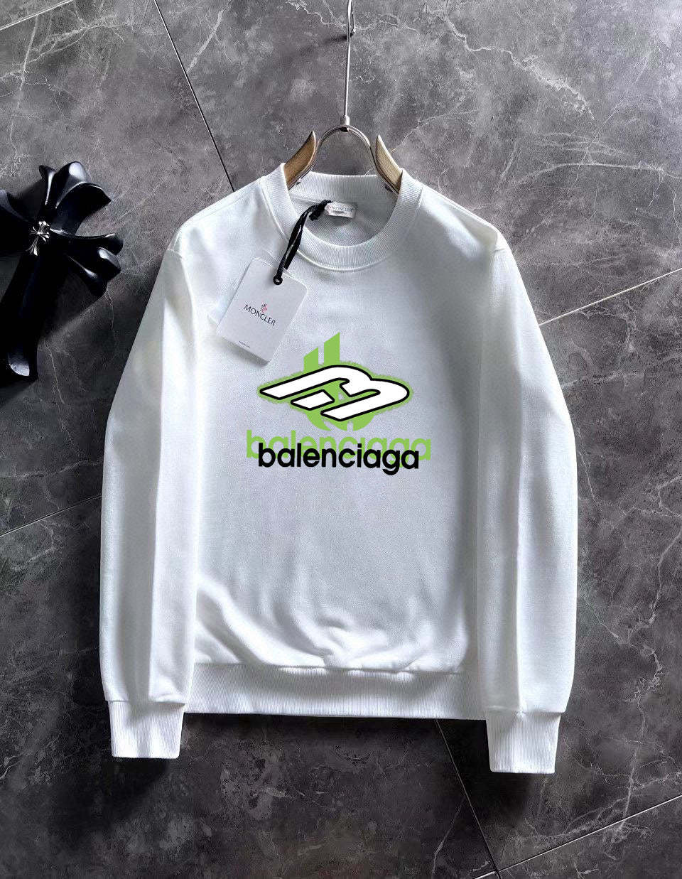 New long sleeved round neck sweatshirt 5