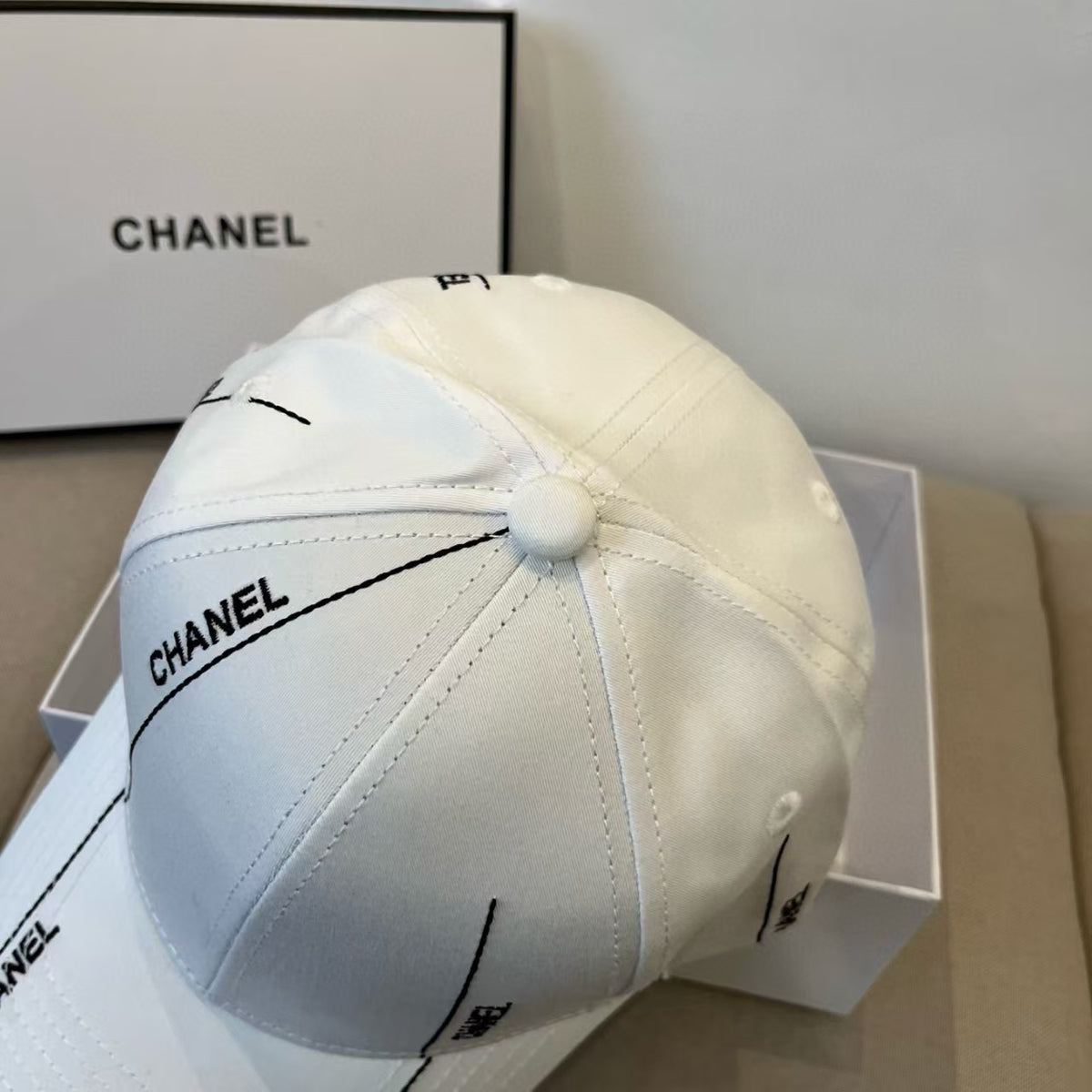 New fashionable baseball cap
