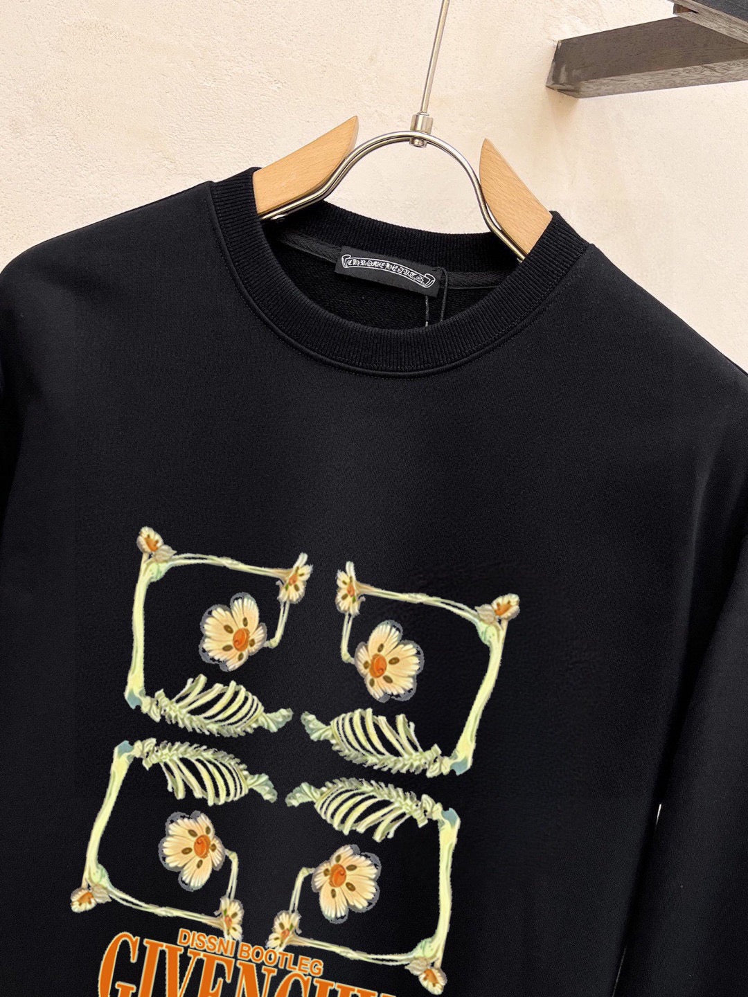 New long sleeved round neck sweatshirt 5