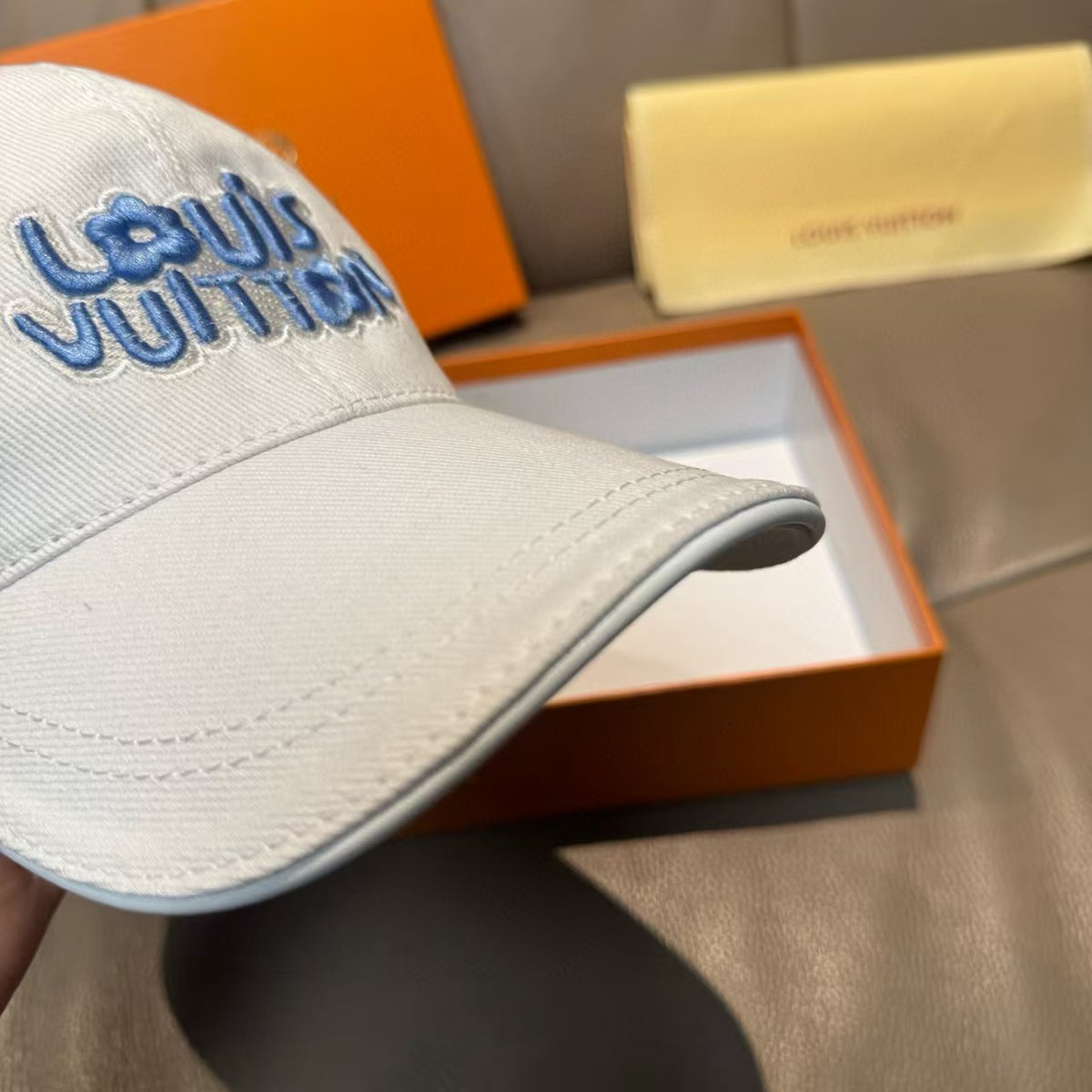 New embroidered canvas baseball cap