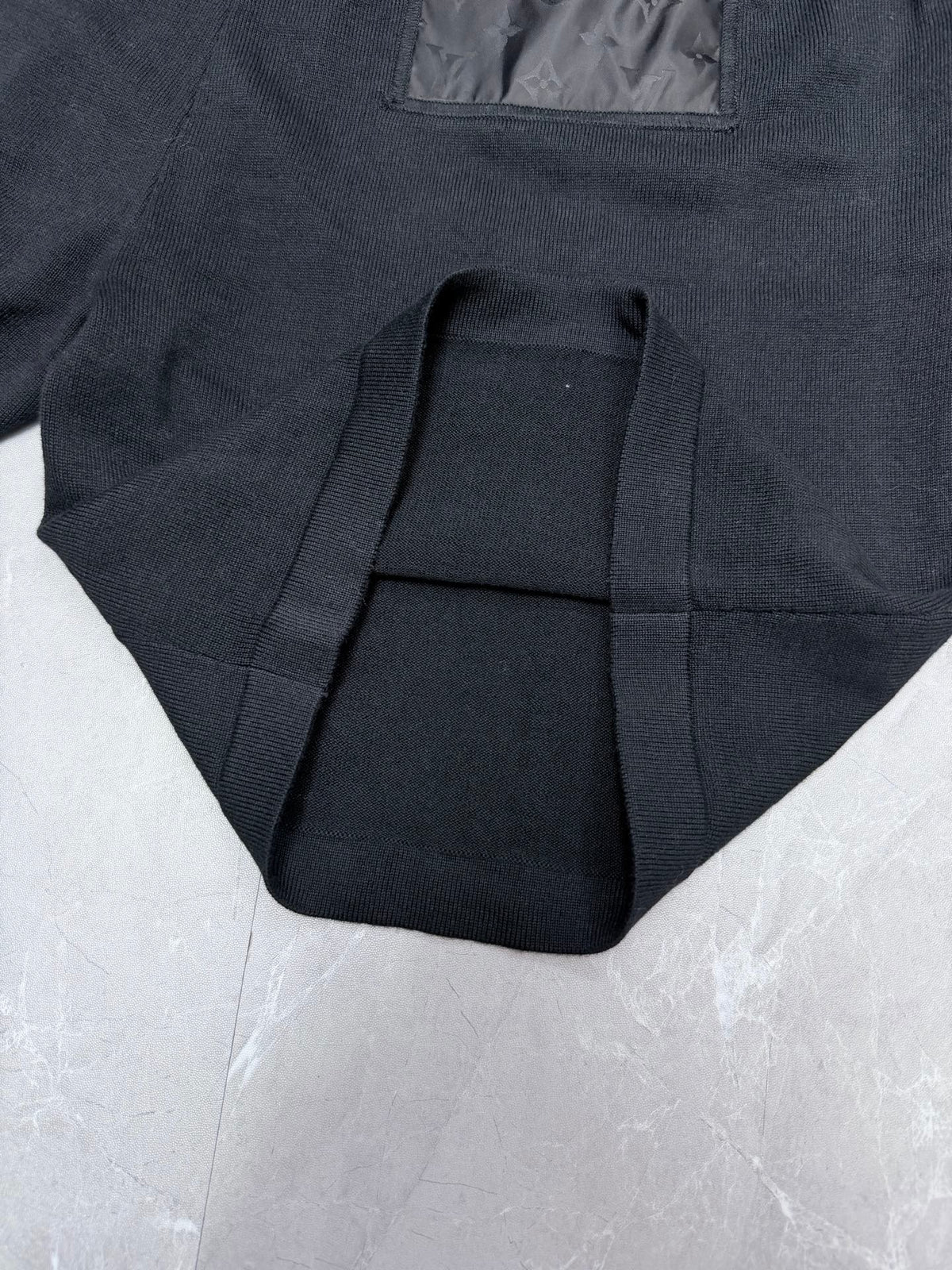 The new shorts are made of elegant cotton knit fabric